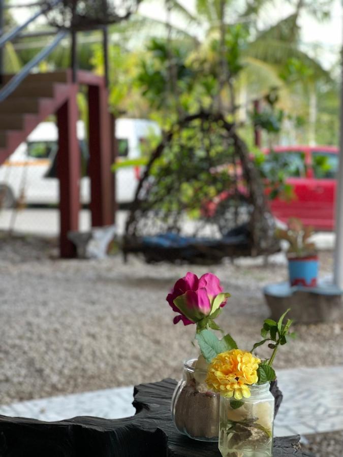 Near Lake Hostal Bacalar Exterior foto